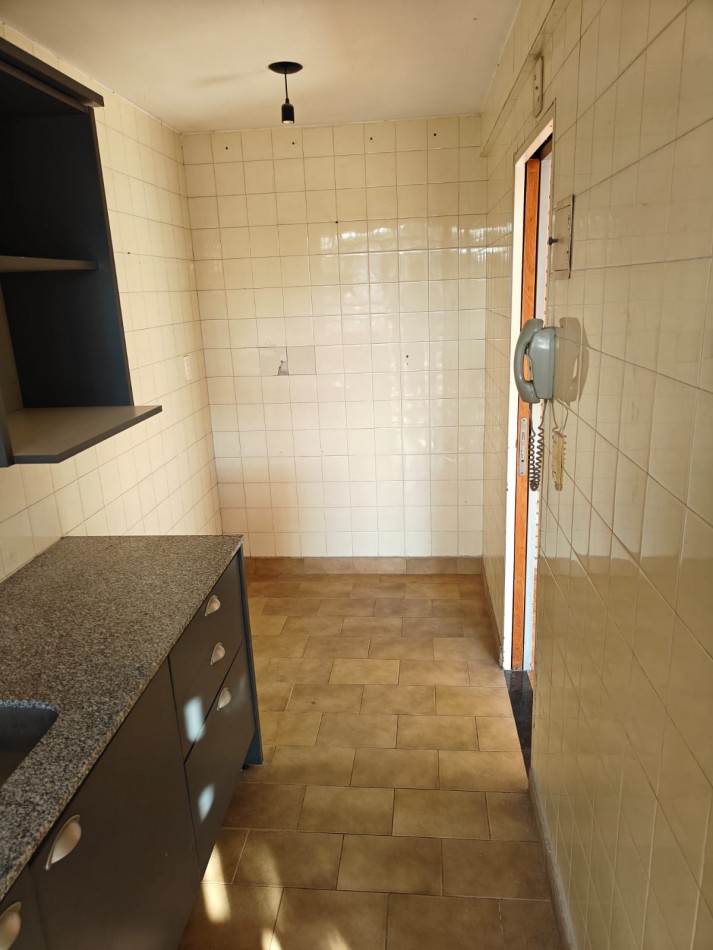 Depatamento 2 ambientes Ubicacion excelente Vte Lopez, MUY LUMINOSO Y SOLEADO