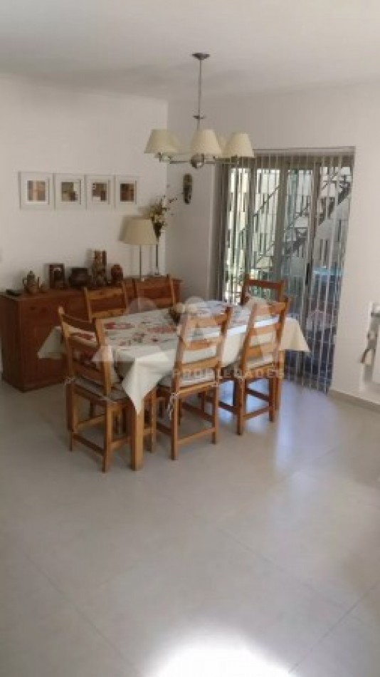 CASA Tipo Duplex, Beccar, San Isidro Excelente Estado 4 Amb, Garage