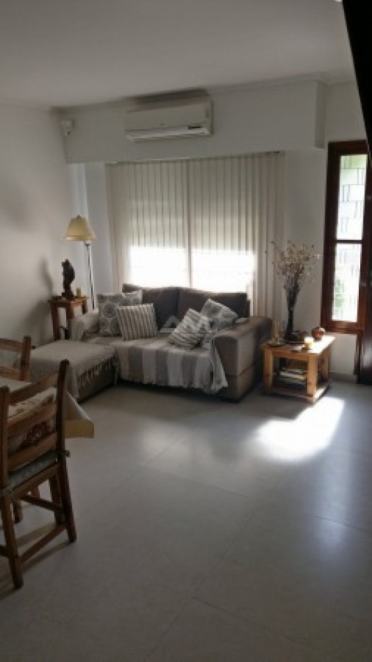 CASA Tipo Duplex, Beccar, San Isidro Excelente Estado 4 Amb, Garage